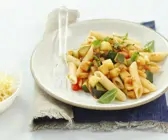 Pasta mit Tomaten, Zucchini und Auberginen