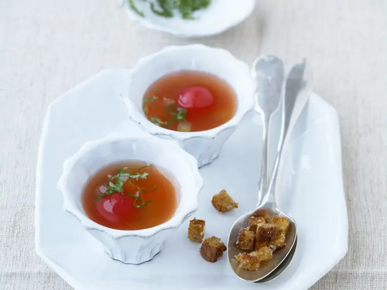 Tomatenbrühe mit Gemüse