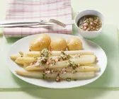 Spargelsalat mit Radieschen-Dressing