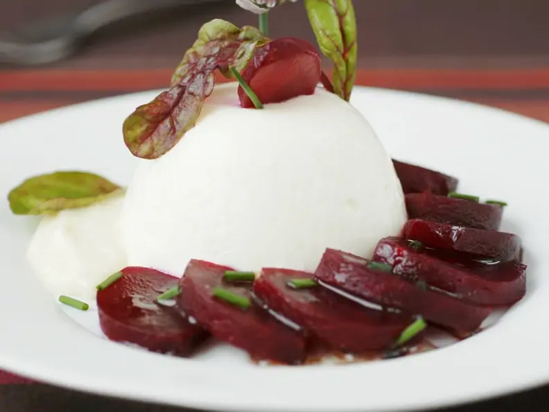 Mousse aus Meerrettich mit Rote-Bete-Salat