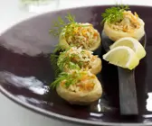 Artischockenherzen mit Reis-Paprika-Füllung