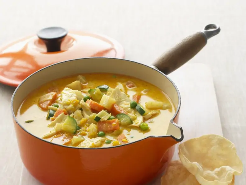 Curry-Gemüse-Suppe mit Hähnchen