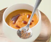 Kürbissuppe mit Kardamom und Kürbiskernöl