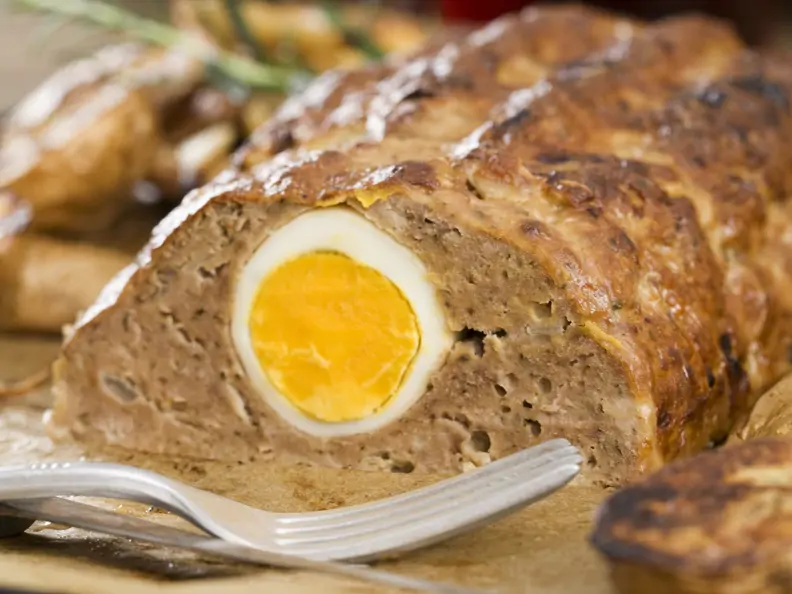 Hackfleischbraten mit Ei