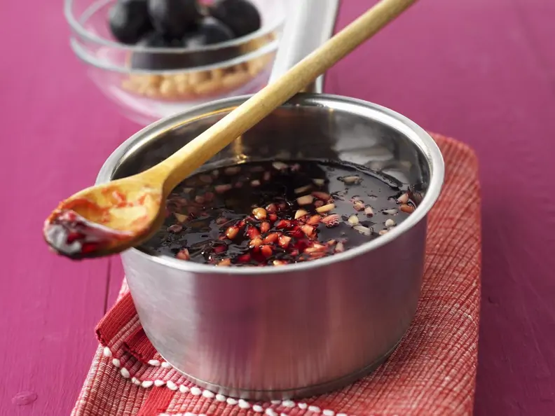 Gelee aus roten Trauben mit Pinienkernen