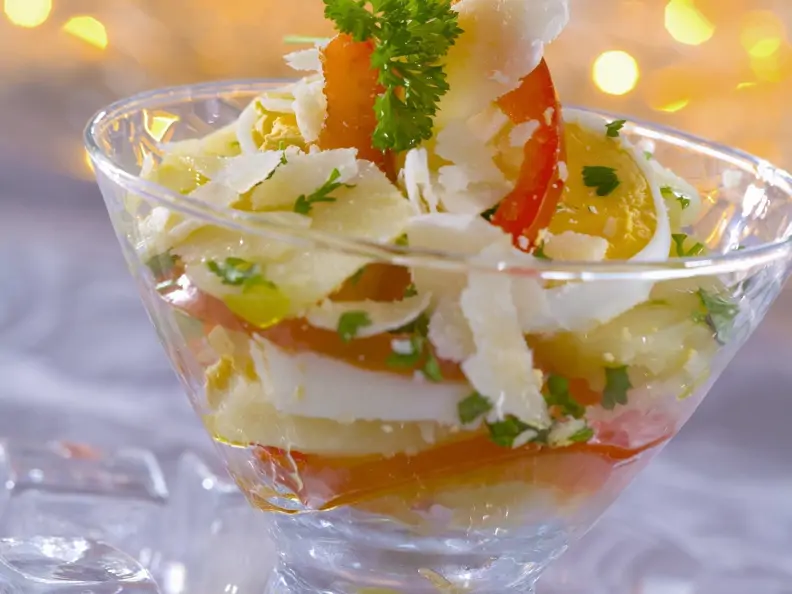 Eier-Kartoffel-Salat mit Paprika und Parmesan