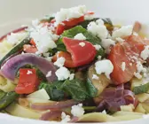 Pasta mit mediterranem Gemüse und Schafskäse