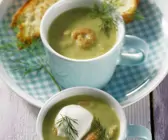 Gurkensuppe mit Garnelen