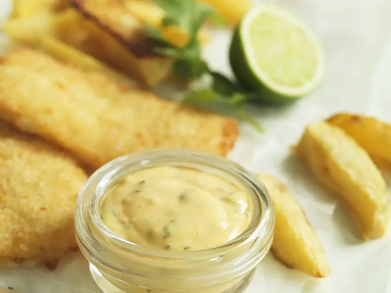 Panierter Fisch mit Limetten-Koriander-Aioli