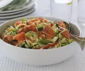 Orzo-Nudelsalat mit Wildlachs