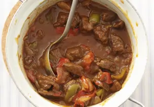 Paprikagulasch mit Zwiebeln