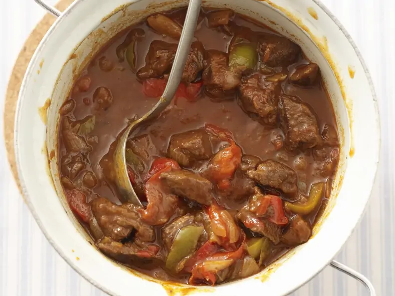 Paprikagulasch mit Zwiebeln
