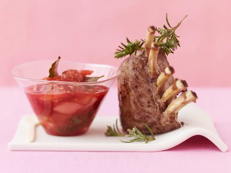 Lammchops mit Chutney aus Erdbeeren und Rhabarber