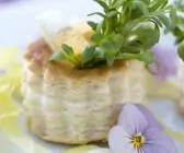 Kleine Pasteten mit Eiern und Kresse