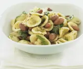 Pastasalat mit Bohnen und Rucolapesto