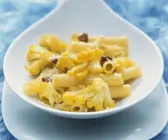Pasta mit Blumenkohl, Rosinen und Parmesan