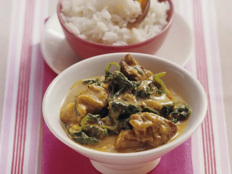 Curry mit Spinat und Lammfleisch