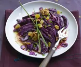 Rotkrautsalat mit Walnüssen