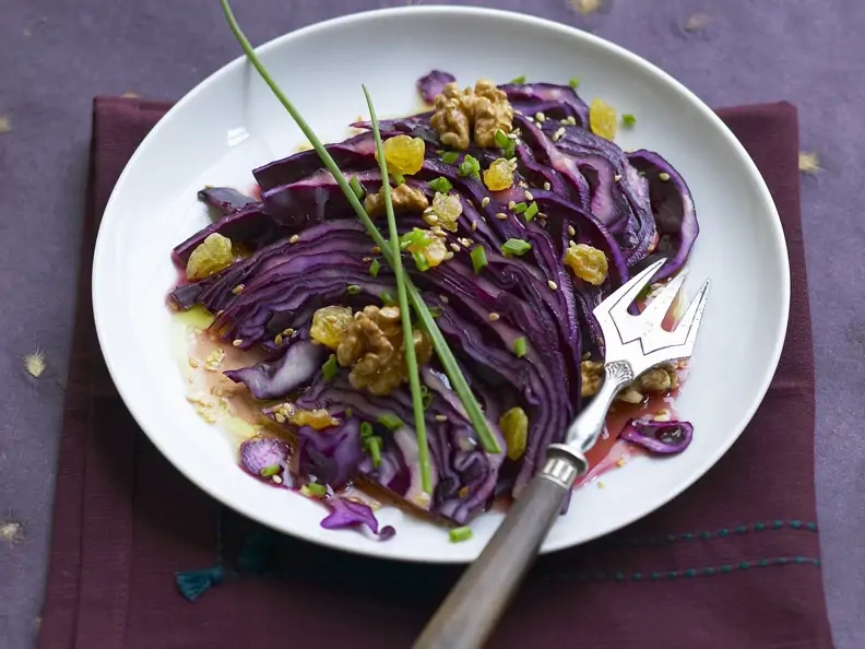 Rotkrautsalat mit Walnüssen