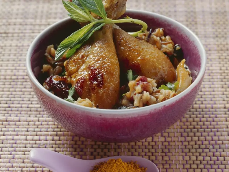 Hühnerschlegel mit Datteln, Mango und Curry