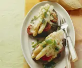 Steaks mit Spargel-Pesto-Topping