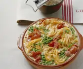 Gratin mit Speck, Sahne, Eiern und Erbsen (Carbonara)