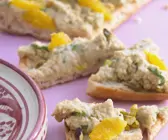 Weißbrot mit Kichererbsenaufstrich