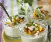 Kräutersuppe mit Gemüse und Fisch