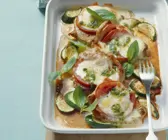 Gratiniertes Kalbsfleisch mit Zucchini, Tomaten und Käse