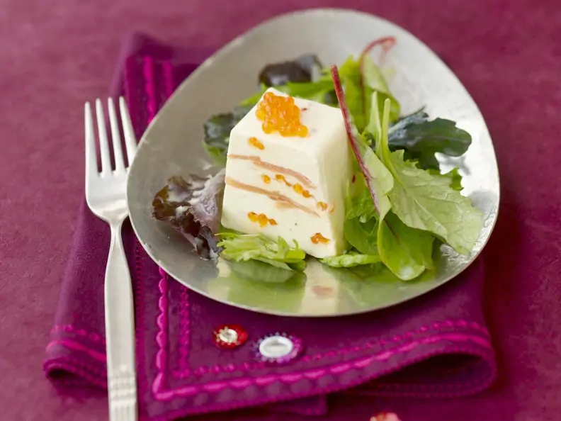 Terrine mit Lachs , Meerrettich und Forellenkaviar