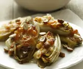 Gratinierter Chicorée mit Pancetta und Nüssen