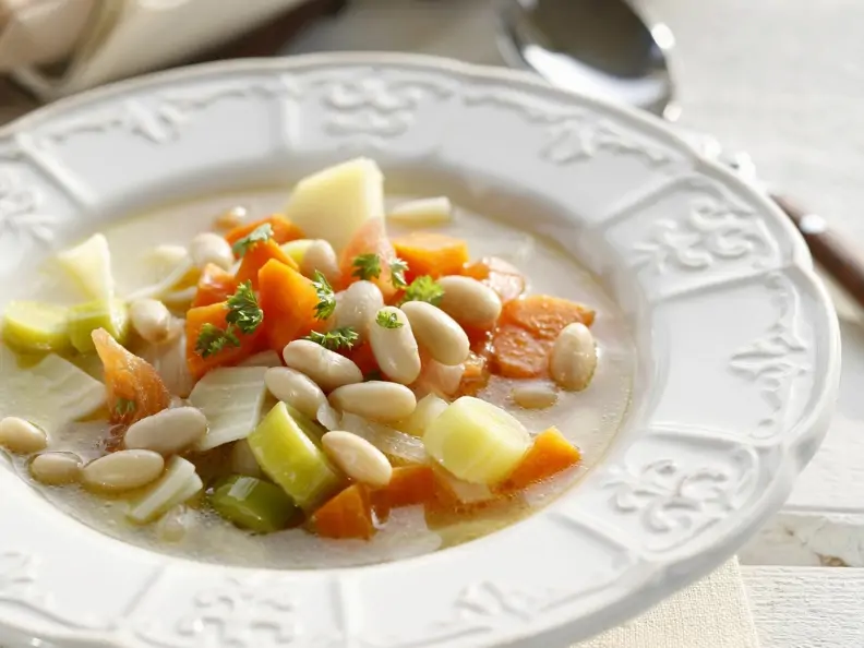 Suppe mit weißen Bohnen
