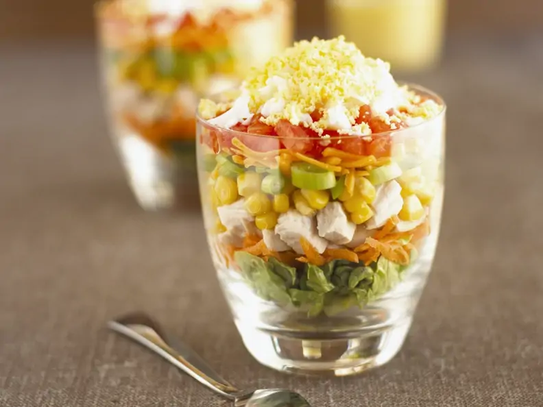 Schichtsalat im Glas