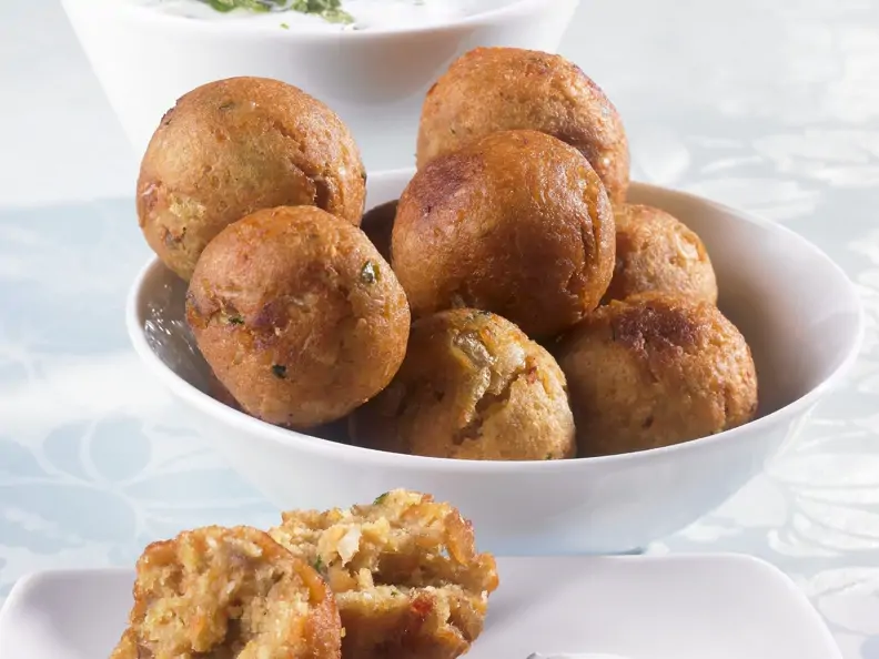 Linsenbällchen mit Joghurtsoße