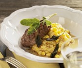 Rinderfilet mit Polenta, Maisgemüse und Salbei