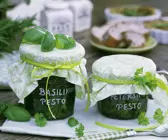 Pesto aus Basilikum und Petersilie
