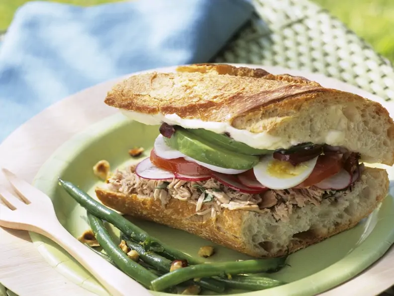 Baguette mit Nizza-Salat