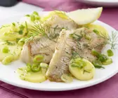 Fischfilet auf zitronigem Kartoffelsalat