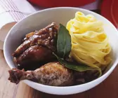 Geschmortes Huhn in Rotwein