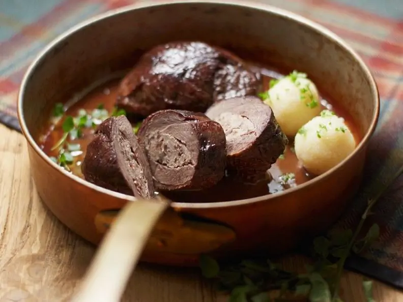 Gefüllte Gänsebrust mit Kartoffelknödeln