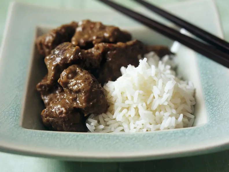 Curry mit Rindfleisch dazu Reis