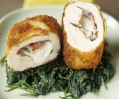 Gefülltes Hähnchen mit Bresaola und Mozzarella dazu Spinat