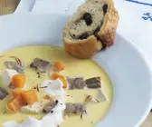Saure Suppe auf Kärntner Art (Villacher Kirchtagssuppe)