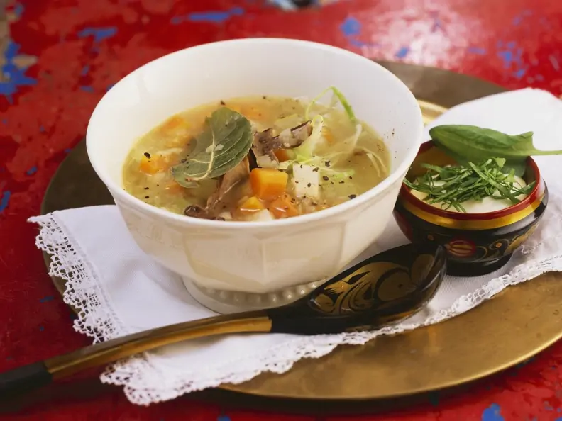 Kohlsuppe mit Sauerampfer auf russische Art
