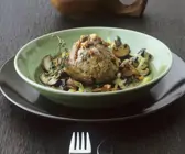 Walnuss-Semmelknödel mit Pilzragout