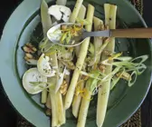 Schwarzwurzeln mit Ziegenkäse und Walnuss-Dressing