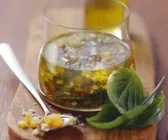 Tomaten-Dressing mit Zucchini und Paprika