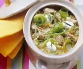 Wirsingsuppe mit Graupen, Kalb und Rosenkohl