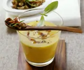 Kürbissuppe mit Chili-Maroni