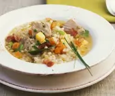 Graupensuppe mit Schweinefleisch und Gemüse